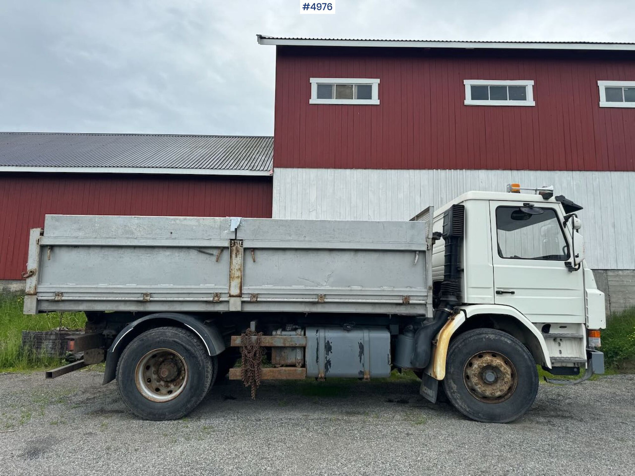 1996 Scania P93 4x2 tipper truck - Caminhão basculante: foto 1 1996 Scania P93 4x2 tipper truck - Caminhão basculante: foto 1