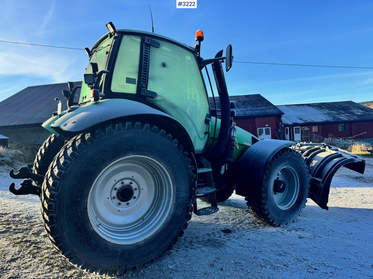 2001 Deutz-Fahr Agrotron 120 4x4 tractor with front loader, 2 sets of tires, snowplow mount, and blade. - Trator: foto 2 2001 Deutz-Fahr Agrotron 120 4x4 tractor with front loader, 2 sets of tires, snowplow mount, and blade. - Trator: foto 2