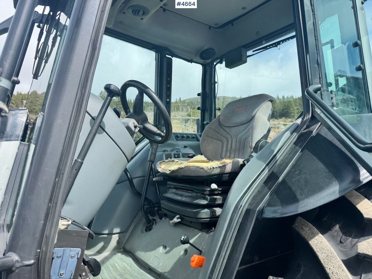 Trator 2003 Valtra A85-4 4x4 with Front Loader – 4450 hours!: foto 13