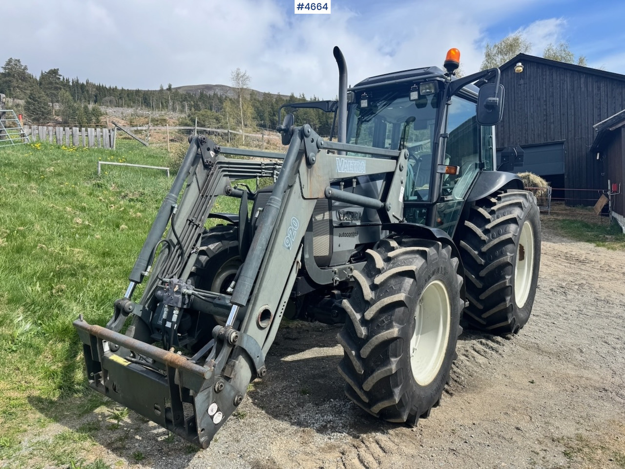 Trator 2003 Valtra A85-4 4x4 with Front Loader – 4450 hours!: foto 7