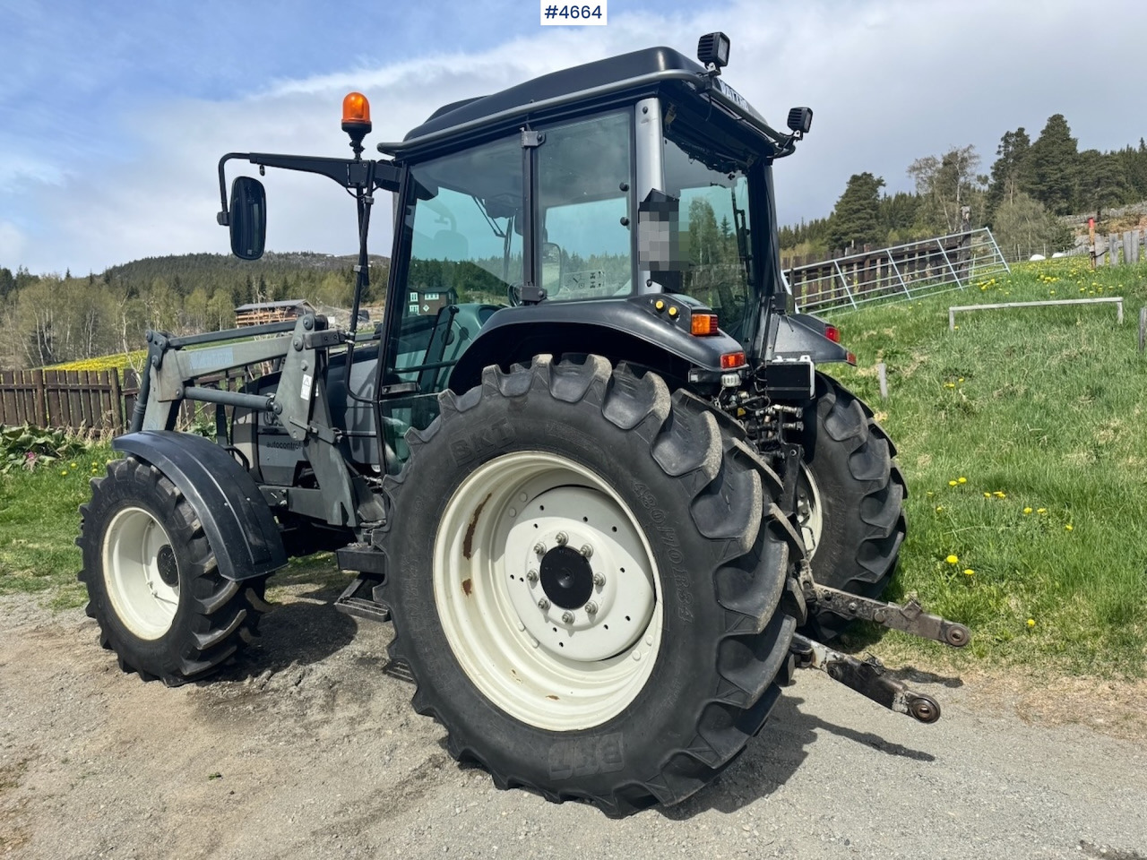 Trator 2003 Valtra A85-4 4x4 with Front Loader – 4450 hours!: foto 6
