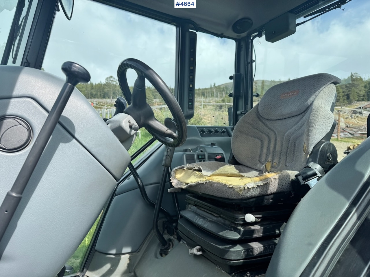 Trator 2003 Valtra A85-4 4x4 with Front Loader – 4450 hours!: foto 14
