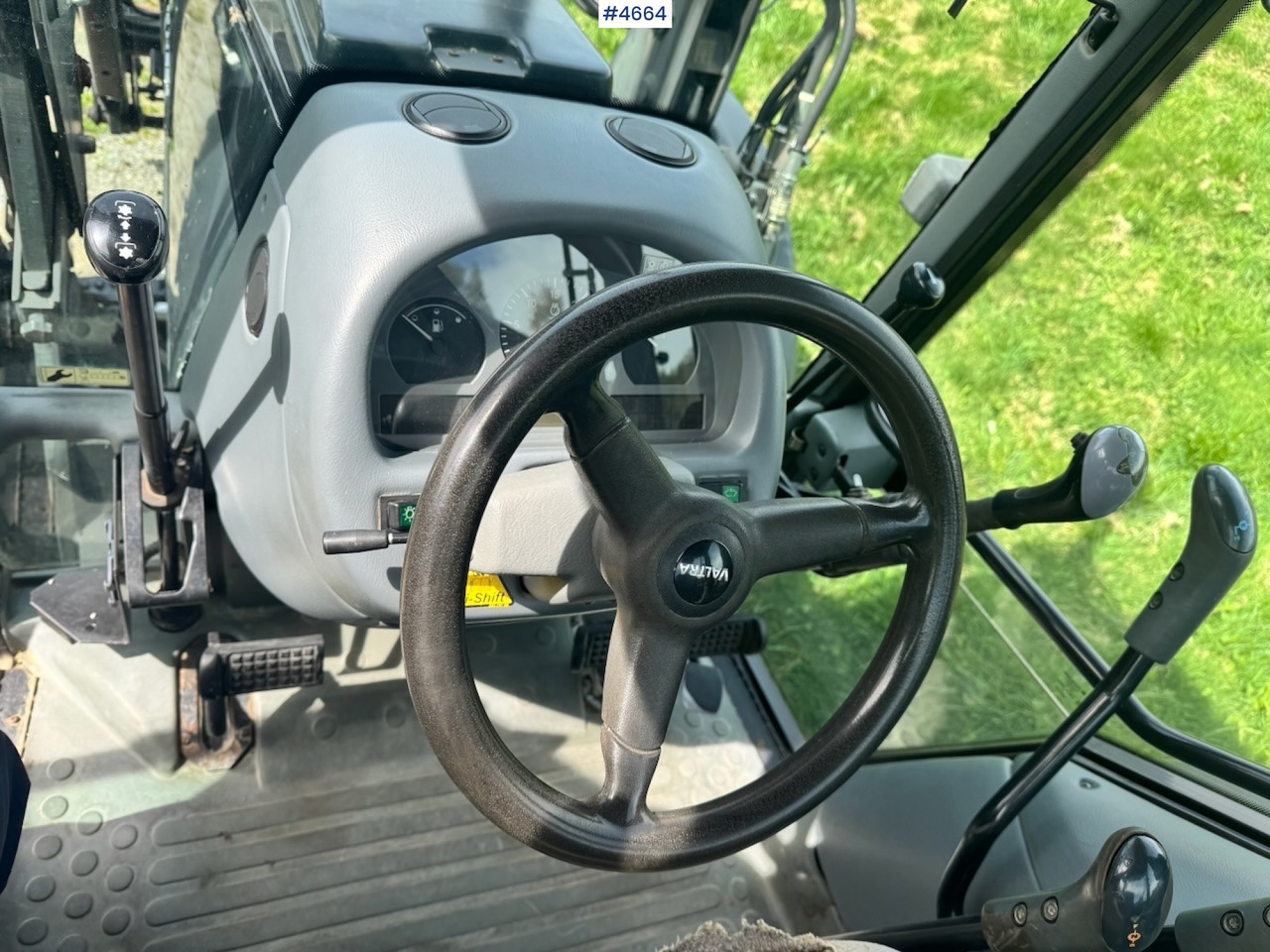 Trator 2003 Valtra A85-4 4x4 with Front Loader – 4450 hours!: foto 17