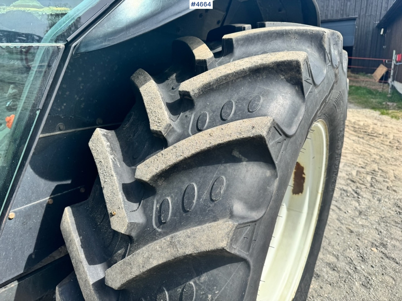 Trator 2003 Valtra A85-4 4x4 with Front Loader – 4450 hours!: foto 31