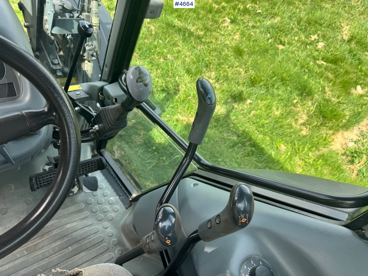 Trator 2003 Valtra A85-4 4x4 with Front Loader – 4450 hours!: foto 18
