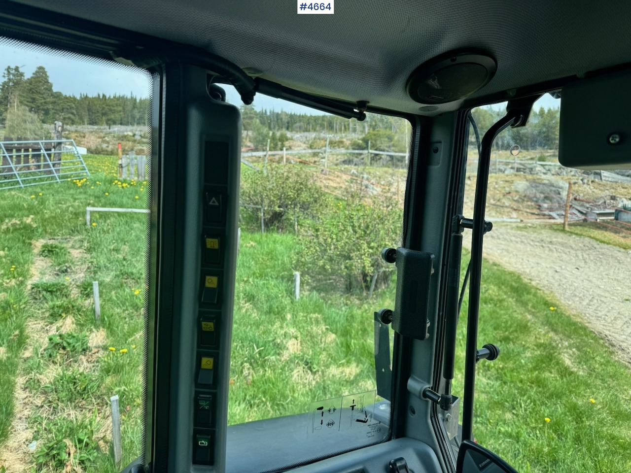 Trator 2003 Valtra A85-4 4x4 with Front Loader – 4450 hours!: foto 24