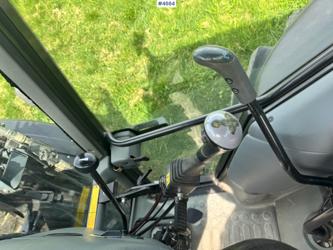 Trator 2003 Valtra A85-4 4x4 with Front Loader – 4450 hours!: foto 20