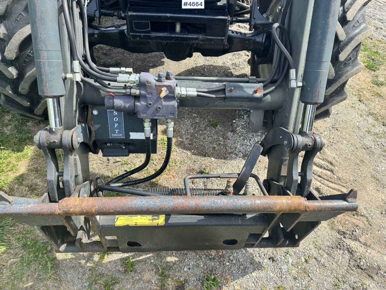 Trator 2003 Valtra A85-4 4x4 with Front Loader – 4450 hours!: foto 27