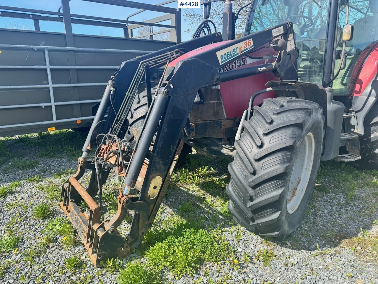 2004 Case MXU 135 4x4 w/ Front Loader. - Trator: foto 2 2004 Case MXU 135 4x4 w/ Front Loader. - Trator: foto 2