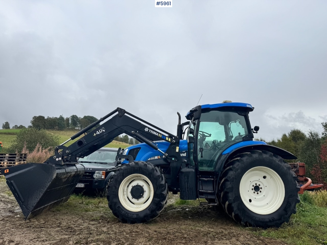 2004 New Holland TS115A with front loader - Trator: foto 1 2004 New Holland TS115A with front loader - Trator: foto 1