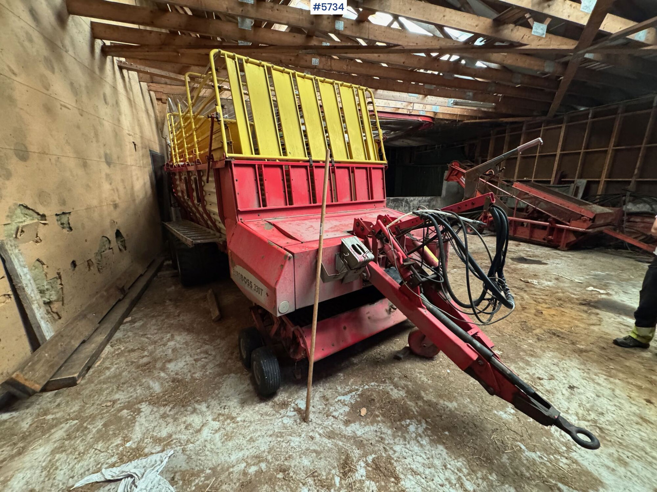 2005 Pottinger Euroboss 330t supermatic - Máquina para produção de feno: foto 4 2005 Pottinger Euroboss 330t supermatic - Máquina para produção de feno: foto 4