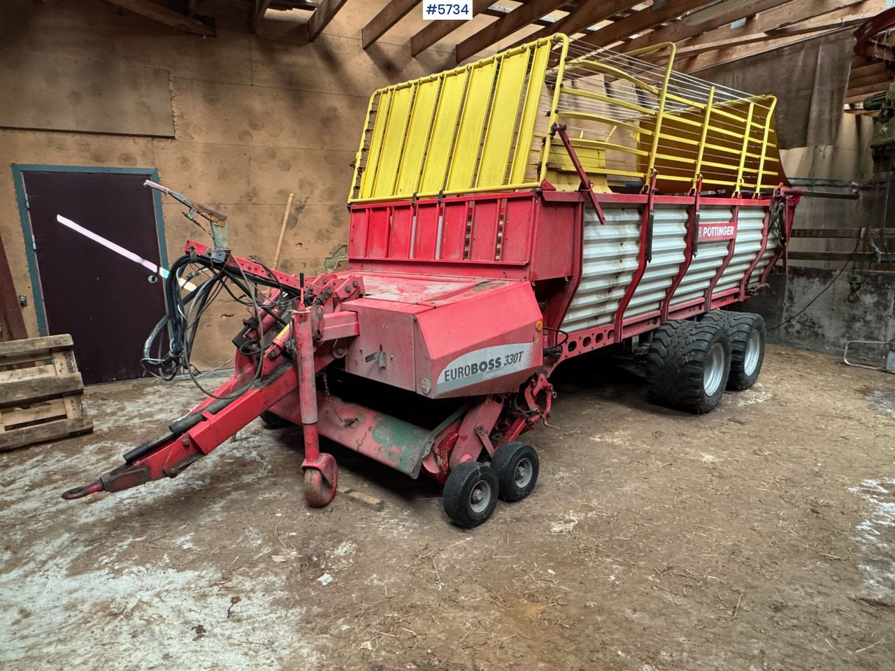 2005 Pottinger Euroboss 330t supermatic - Máquina para produção de feno: foto 1 2005 Pottinger Euroboss 330t supermatic - Máquina para produção de feno: foto 1