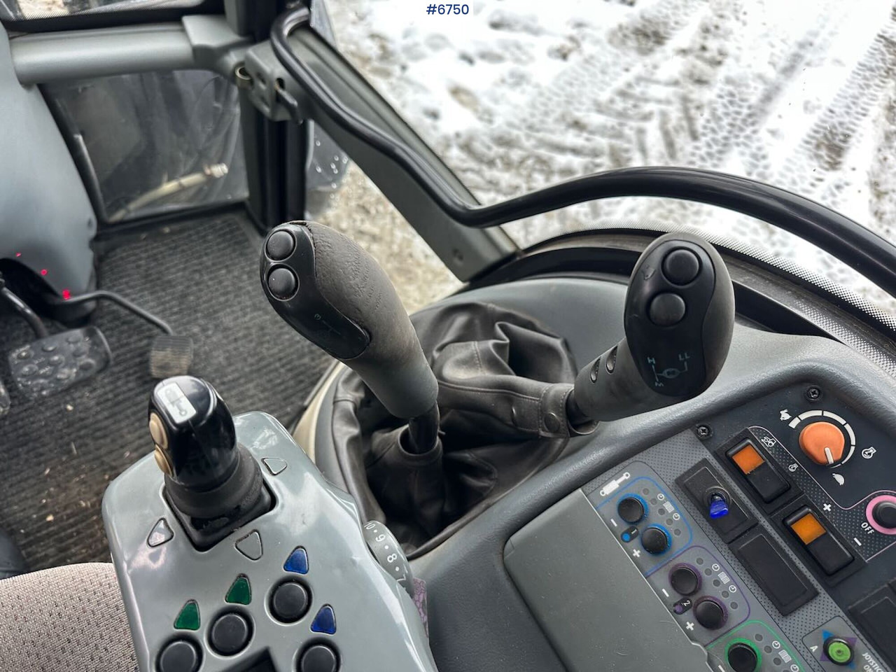 Trator 2006 Valtra T190 4x4 w/ Front loader and new gearbox! SEE VIDEO.: foto 19