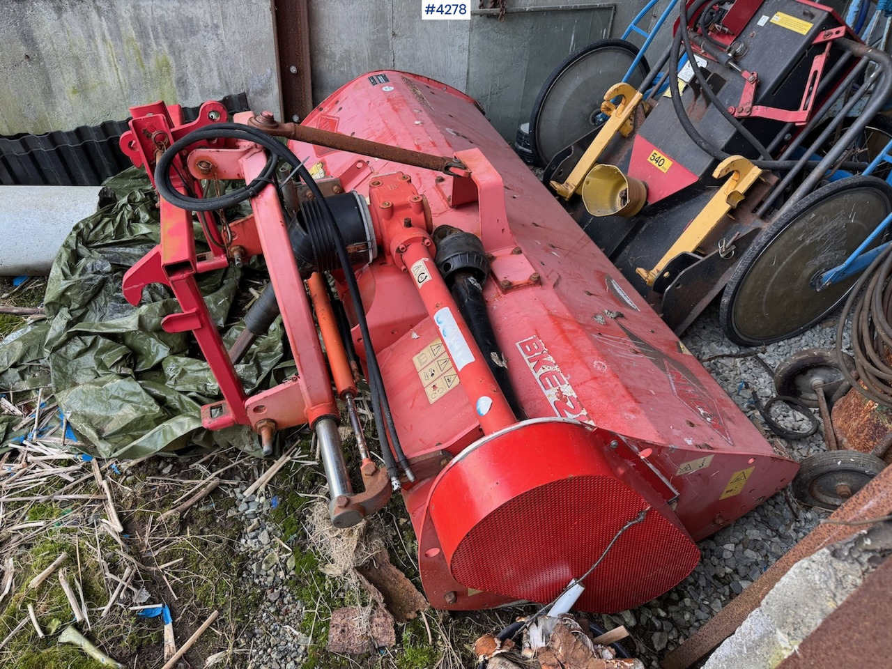2008 Kuhn BKE 210 - Máquina para produção de feno: foto 3 2008 Kuhn BKE 210 - Máquina para produção de feno: foto 3