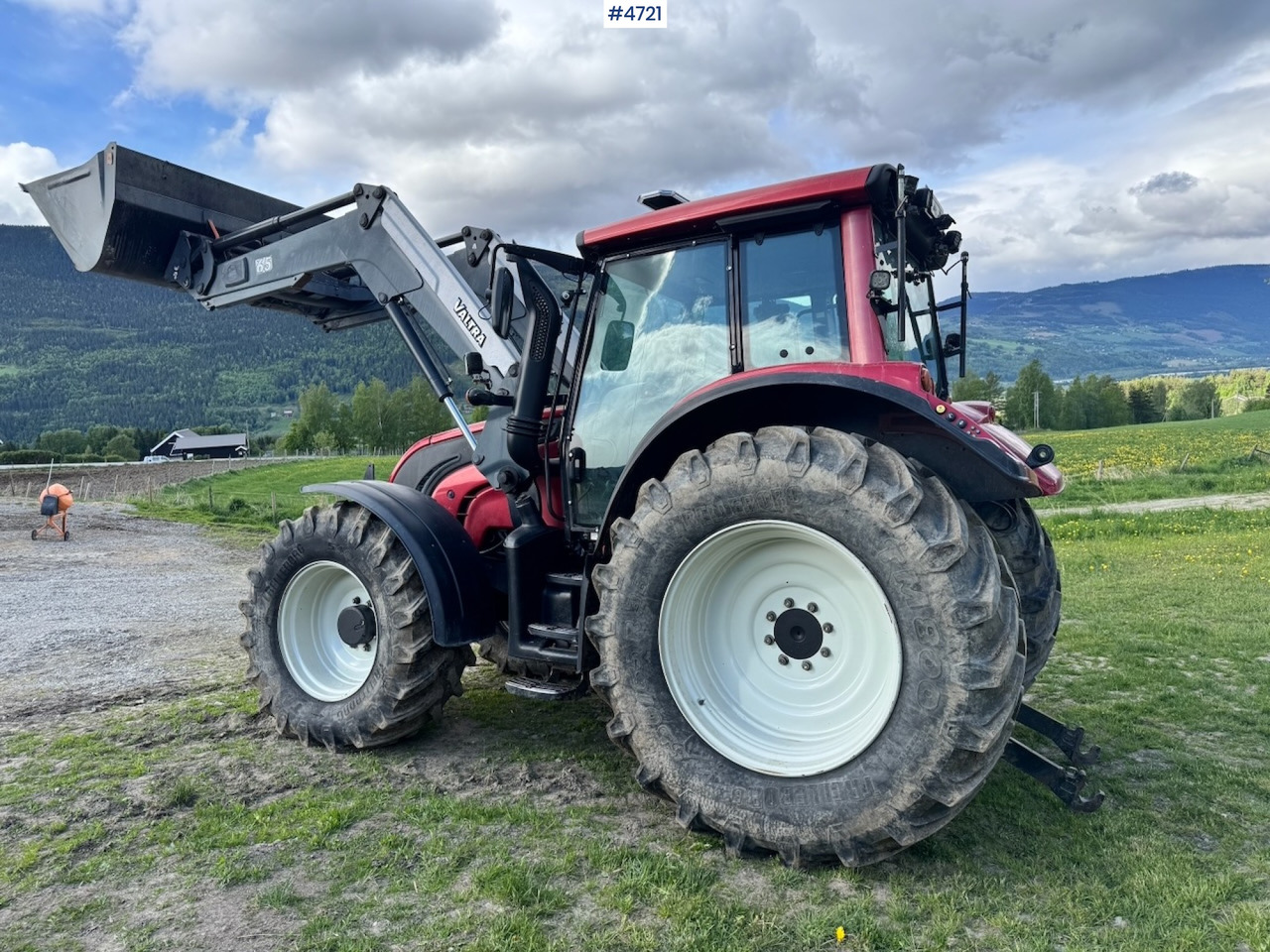 2010 Valtra N142 equipped for snow clearing with front loader - Trator: foto 4 2010 Valtra N142 equipped for snow clearing with front loader - Trator: foto 4