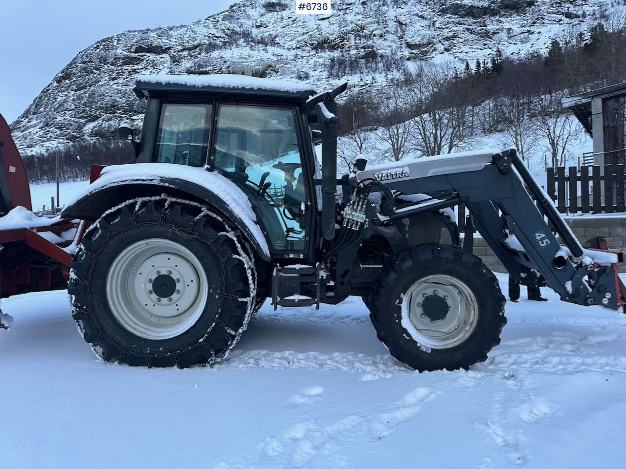 2010 Valtra N92 4x4 tractor with front loader and chains. SEE VIDEO. - Trator: foto 1 2010 Valtra N92 4x4 tractor with front loader and chains. SEE VIDEO. - Trator: foto 1