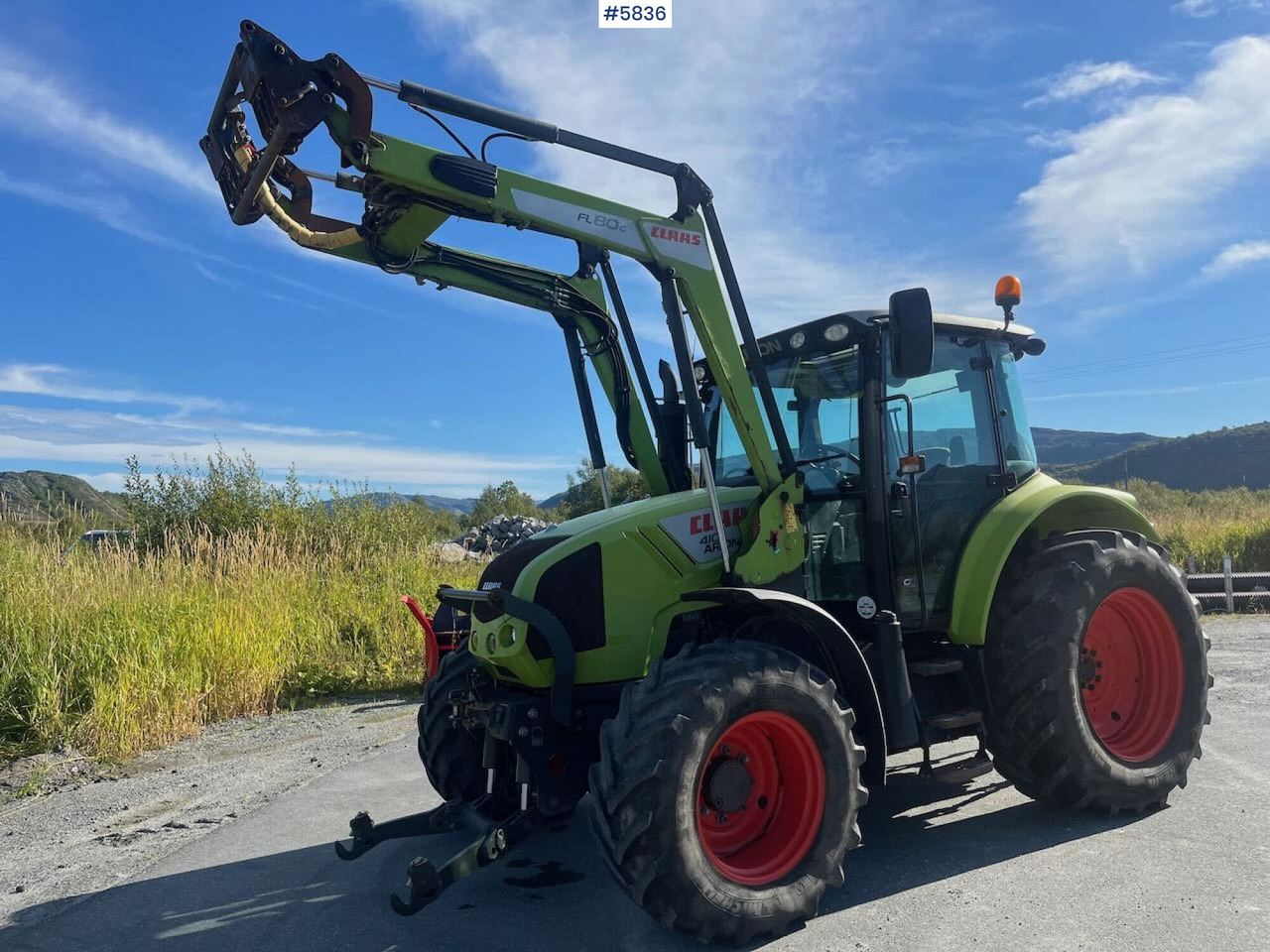 2012 CLAAS 410 ARION 4x4 w/ front loader and front hydraulics. Low hours! - Trator: foto 1 2012 CLAAS 410 ARION 4x4 w/ front loader and front hydraulics. Low hours! - Trator: foto 1