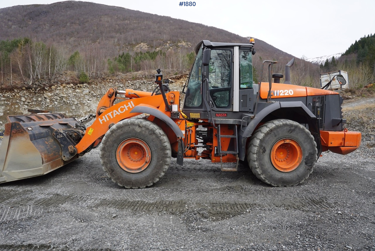 2012 Hitachi ZW220 - Carregadeira de rodas: foto 1 2012 Hitachi ZW220 - Carregadeira de rodas: foto 1