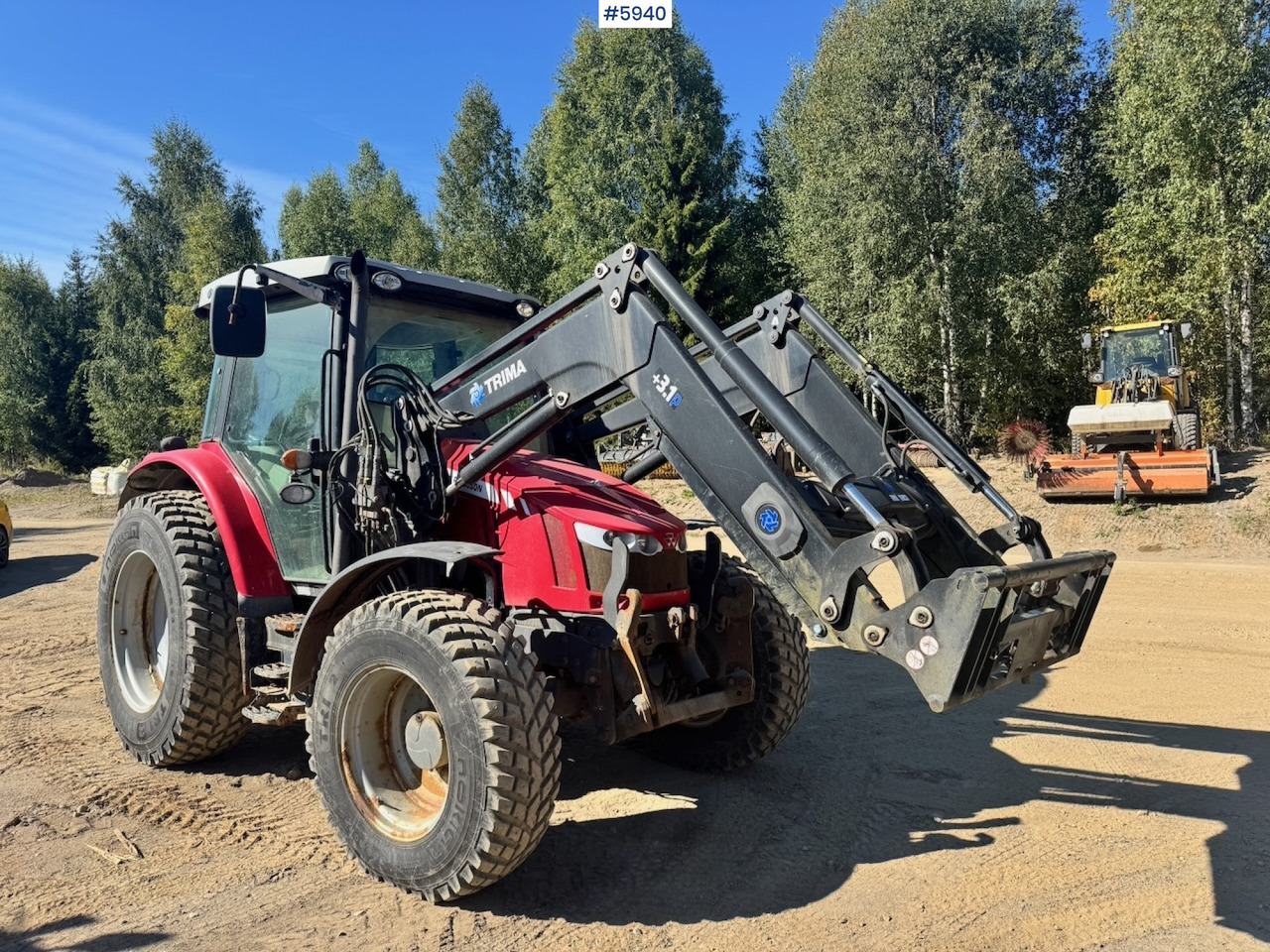 2014 Massey Ferguson 5610 w/ Front Loader and Hydraulics. 1950 hours! - Trator: foto 1 2014 Massey Ferguson 5610 w/ Front Loader and Hydraulics. 1950 hours! - Trator: foto 1