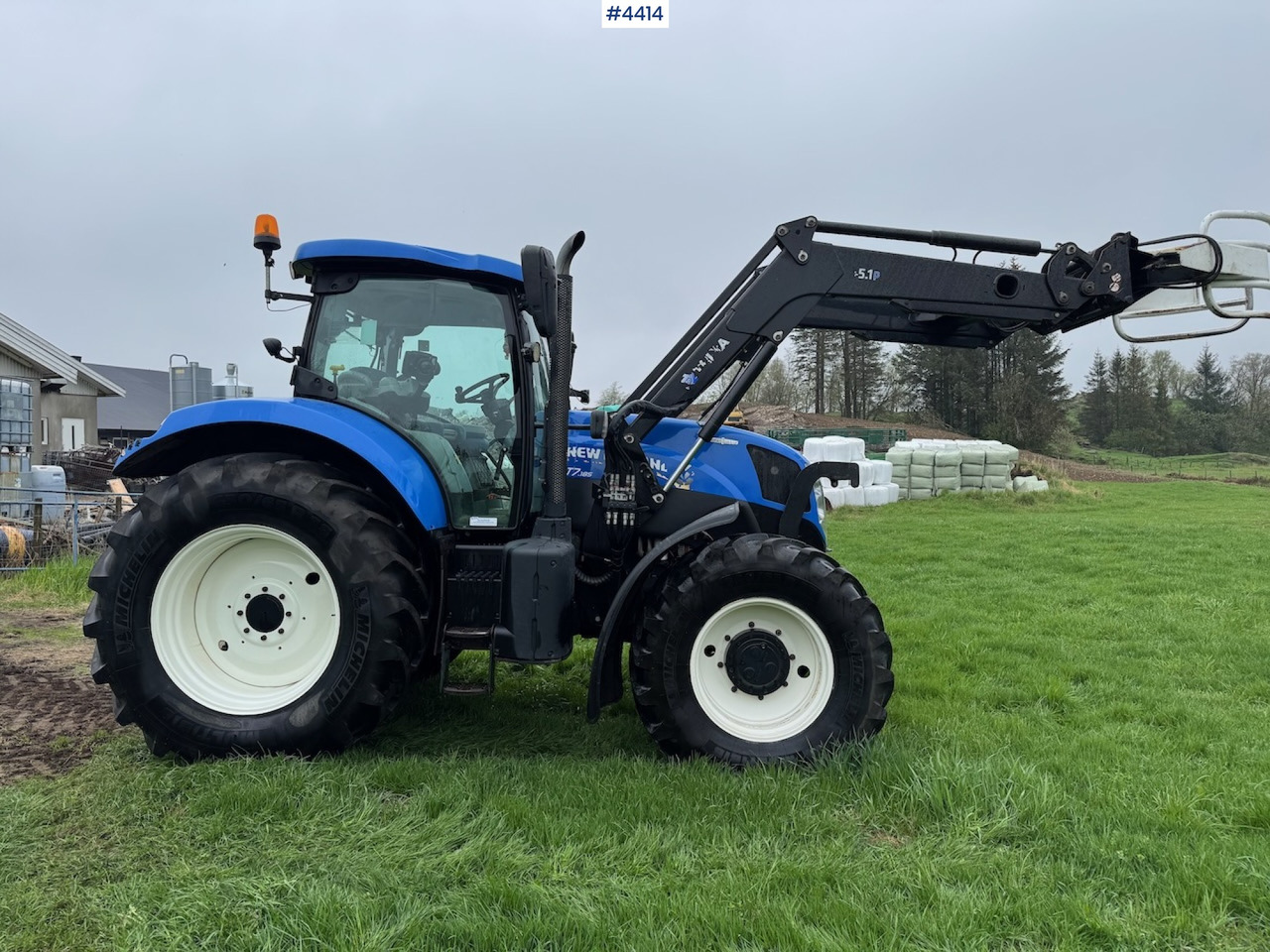 2015 New Holland T7.185 Auto Command w/Front Loader - Trator: foto 2 2015 New Holland T7.185 Auto Command w/Front Loader - Trator: foto 2