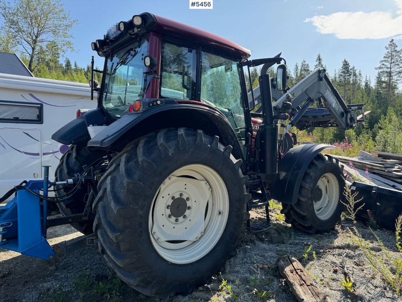 2015 Valtra N123 w/ front loader - Trator: foto 2 2015 Valtra N123 w/ front loader - Trator: foto 2