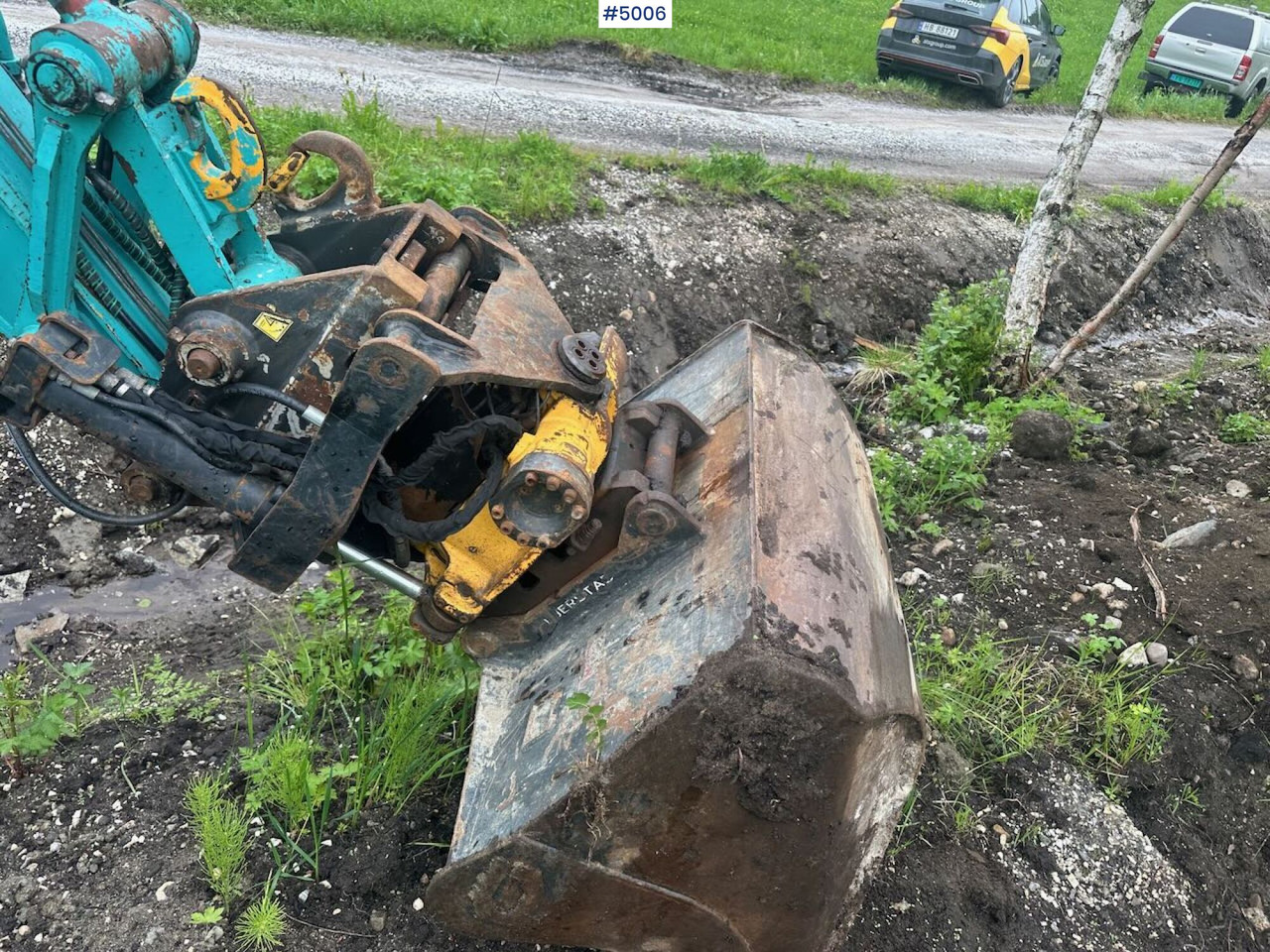 Escavadeira 2016 Kobelco SK75SR-3E excavator w/ 2 buckets, rototilt and factory new engine: foto 46