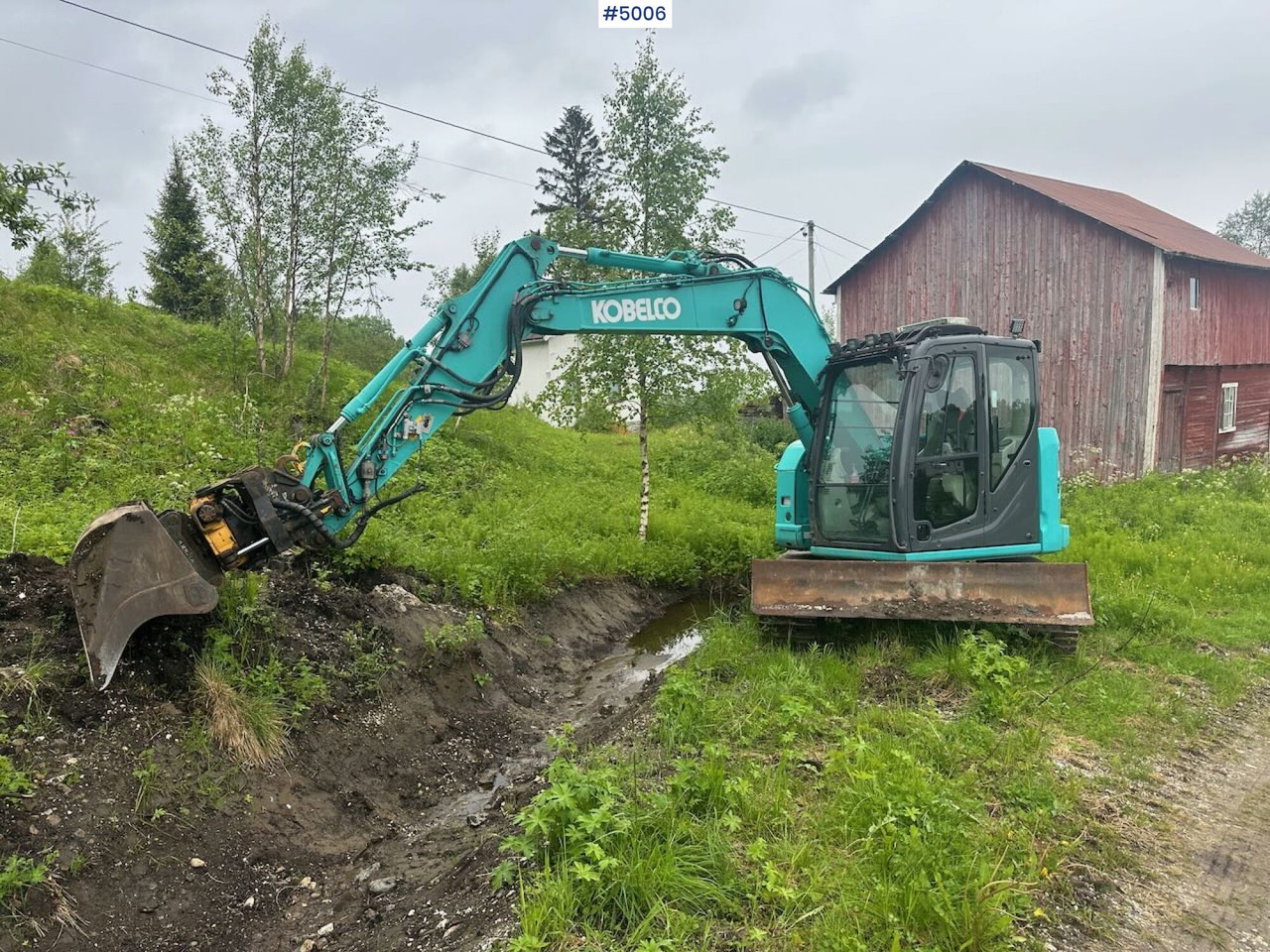 Escavadeira 2016 Kobelco SK75SR-3E excavator w/ 2 buckets, rototilt and factory new engine: foto 10