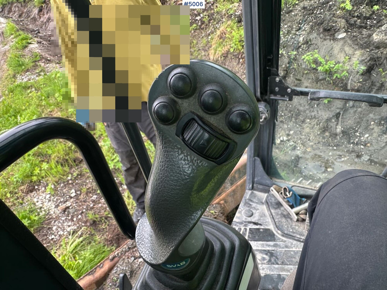 Escavadeira 2016 Kobelco SK75SR-3E excavator w/ 2 buckets, rototilt and factory new engine: foto 20