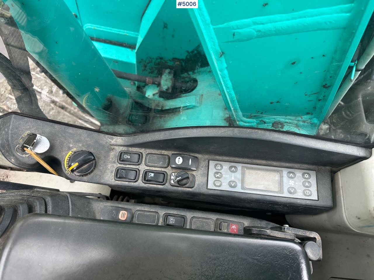 Escavadeira 2016 Kobelco SK75SR-3E excavator w/ 2 buckets, rototilt and factory new engine: foto 17