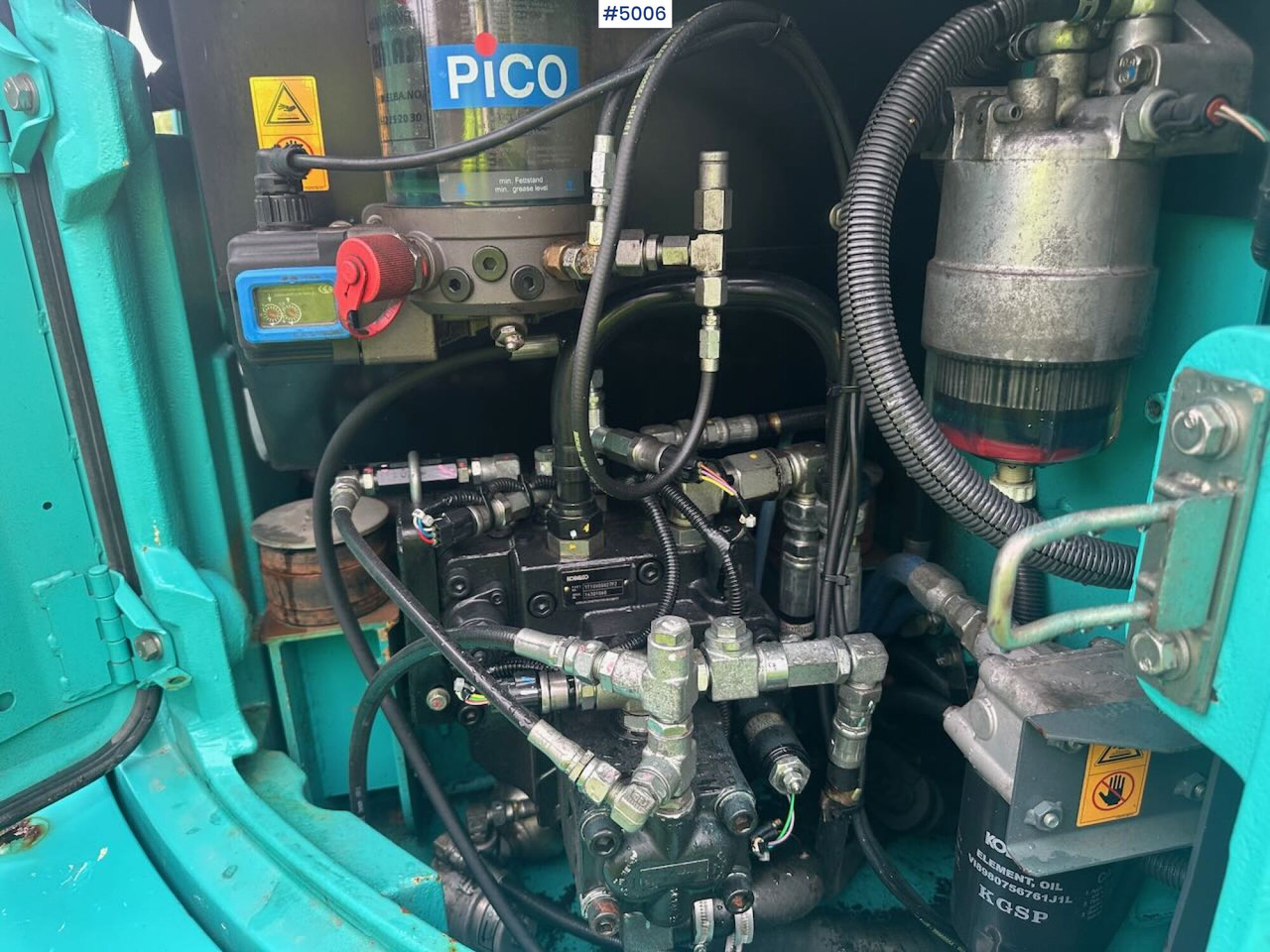 Escavadeira 2016 Kobelco SK75SR-3E excavator w/ 2 buckets, rototilt and factory new engine: foto 34