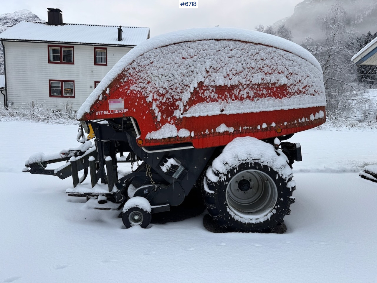 2016 Kuhn I-BIO Intelliwrap Round baler. Never been used! - Máquina para produção de feno: foto 2 2016 Kuhn I-BIO Intelliwrap Round baler. Never been used! - Máquina para produção de feno: foto 2