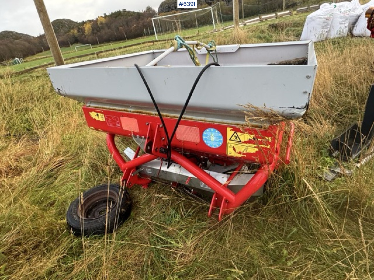 2016 Kverneland fertilizer spreader. Repair object. - Distribuidor de fertilizantes: foto 5 2016 Kverneland fertilizer spreader. Repair object. - Distribuidor de fertilizantes: foto 5