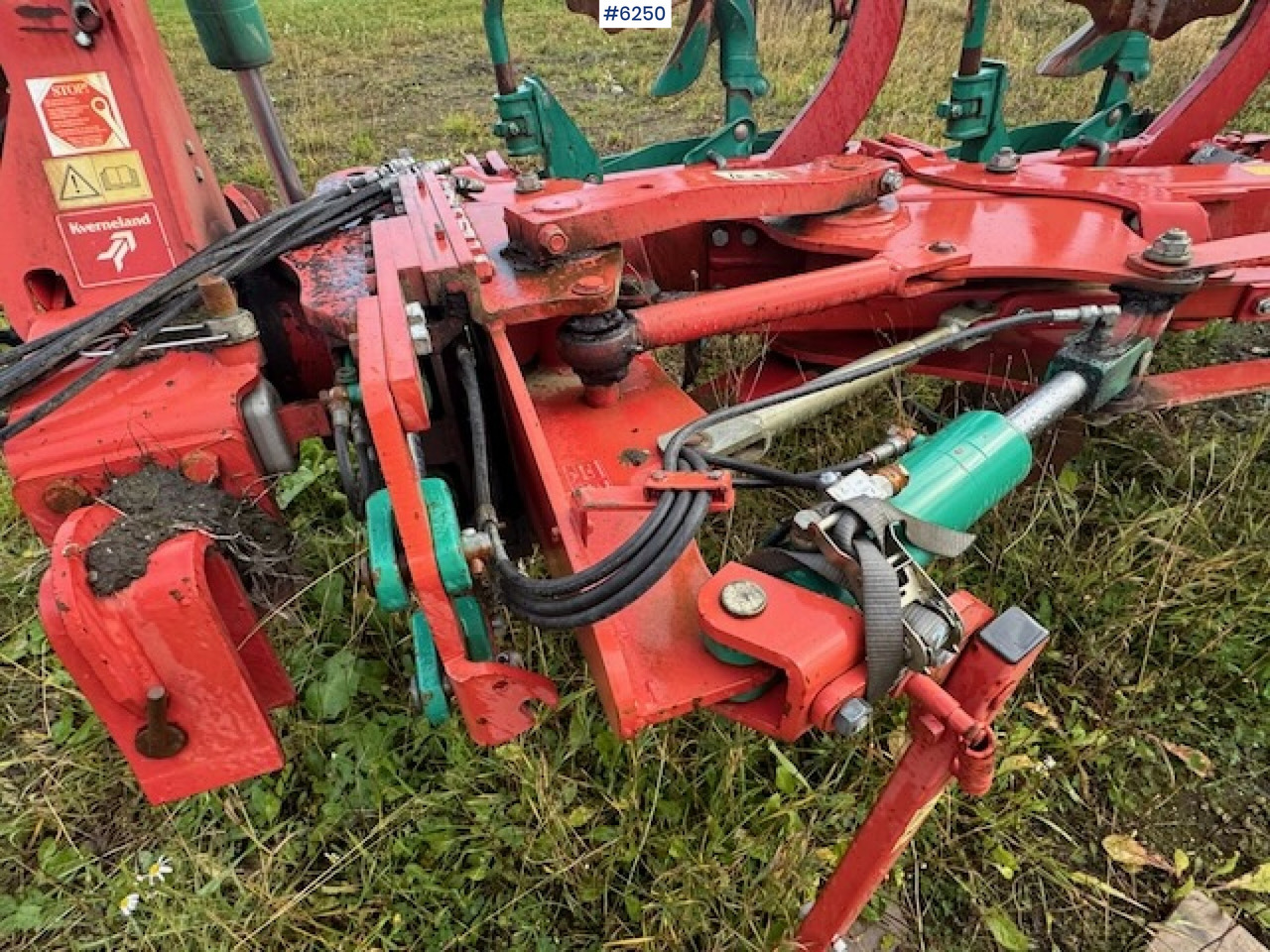 Maquina para lavrar a terra 2017 Kverneland EG 5-coil reversible plow w/ new coulters and extra equipment!: foto 12 Maquina para lavrar a terra 2017 Kverneland EG 5-coil reversible plow w/ new coulters and extra equipment!: foto 12
