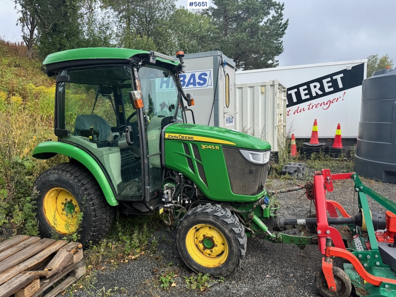 2018 John Deere 3045R with front hydraulics and front PTO - Trator: foto 1 2018 John Deere 3045R with front hydraulics and front PTO - Trator: foto 1