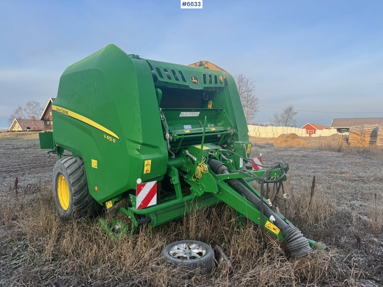 2018 John Deere V451R Round baler - Máquina para produção de feno: foto 1 2018 John Deere V451R Round baler - Máquina para produção de feno: foto 1