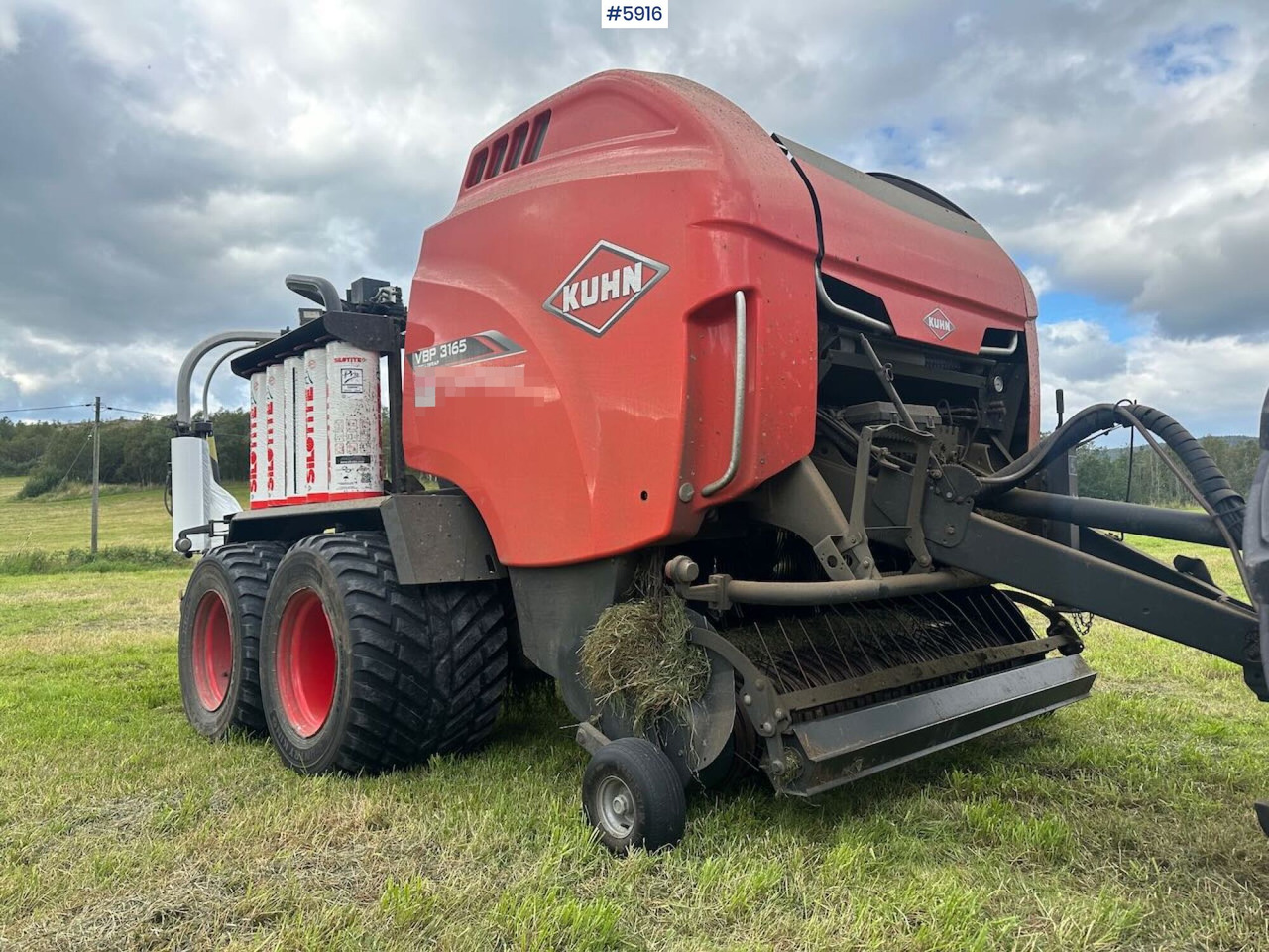 2018 Kuhn VBP 3165 Intelliwrap round baler - Máquina para produção de feno: foto 1 2018 Kuhn VBP 3165 Intelliwrap round baler - Máquina para produção de feno: foto 1