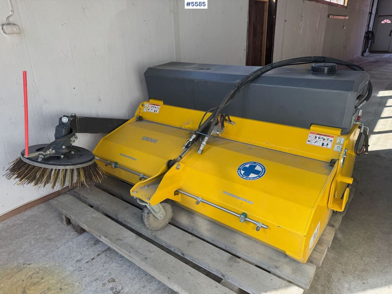 2019 Vama EHK A 2000 sweeper with collector - Vassoura: foto 1 2019 Vama EHK A 2000 sweeper with collector - Vassoura: foto 1