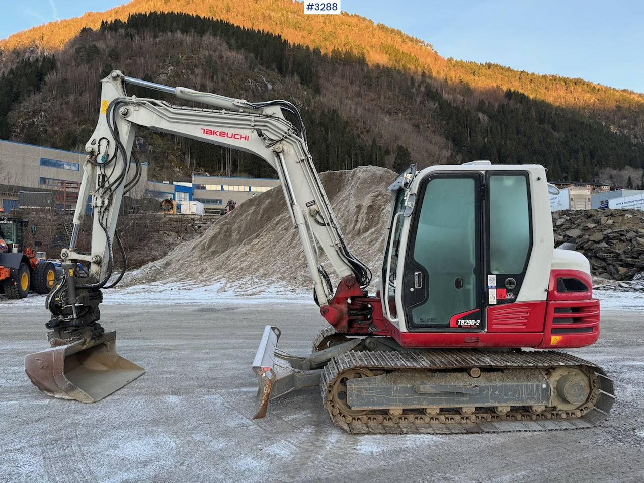 2022 Takeuchi TB 290-2 w/Rotory tilt and several buckets - Escavadeira: foto 1 2022 Takeuchi TB 290-2 w/Rotory tilt and several buckets - Escavadeira: foto 1