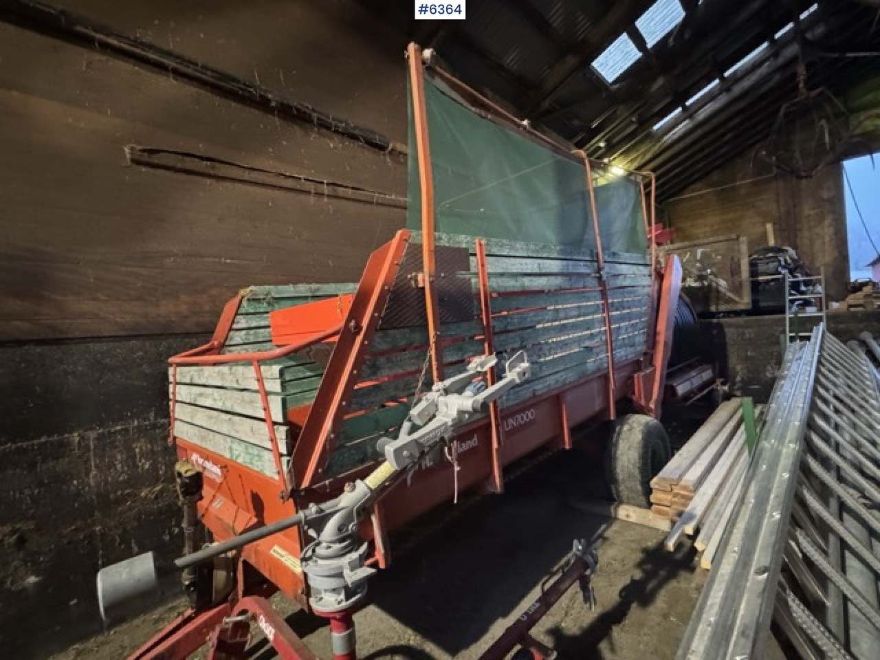 Approx. 1990 Kverneland UN7000 unloading wagon - Máquina para produção de feno: foto 1 Approx. 1990 Kverneland UN7000 unloading wagon - Máquina para produção de feno: foto 1