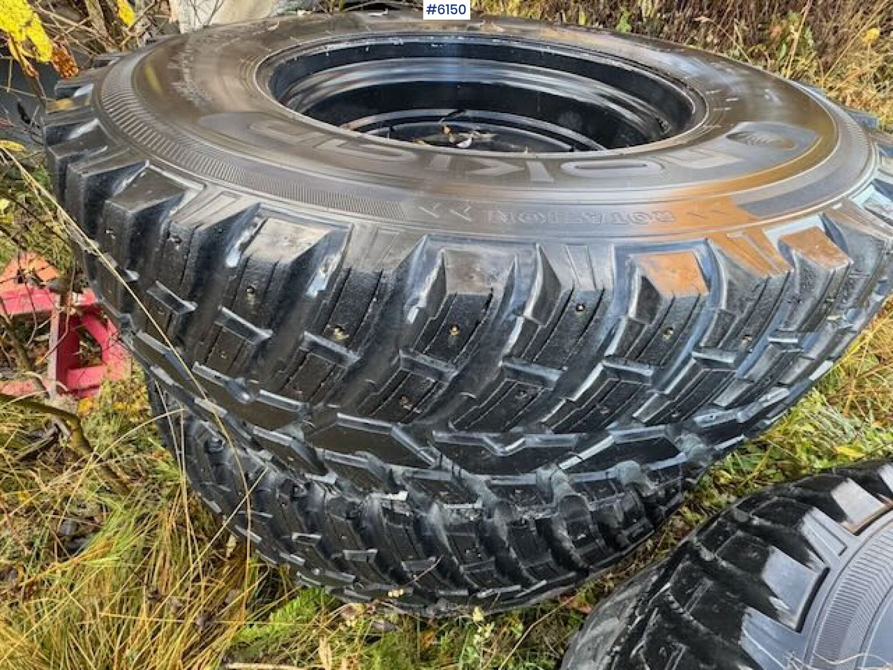 Complete set of Nokian studded tires - Pneu de Máquina agrícola: foto 1 Complete set of Nokian studded tires - Pneu de Máquina agrícola: foto 1