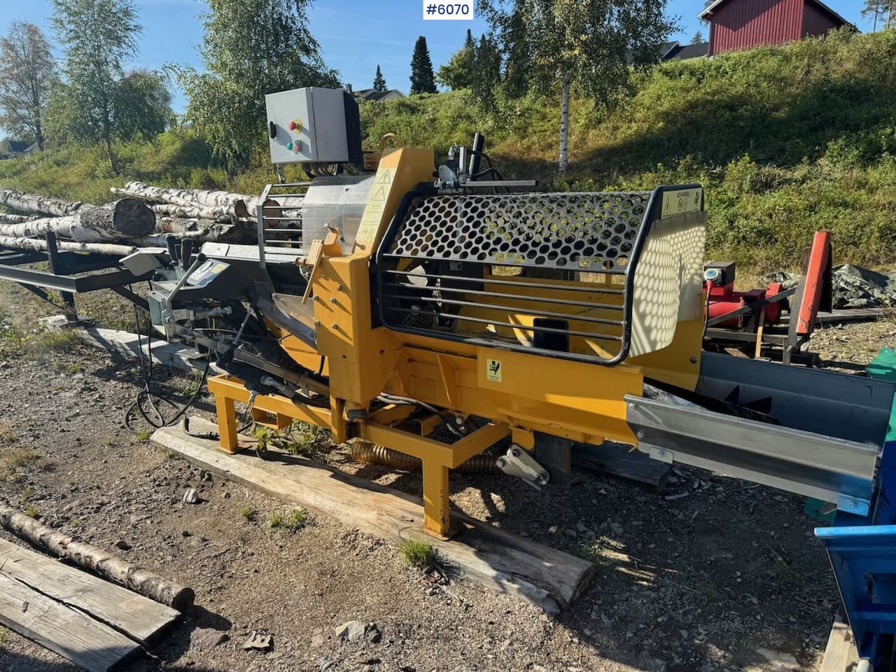 2010 Kisaved Kubik firewood processor with log table and conveyor belt. - Equipamento florestal: foto 1 2010 Kisaved Kubik firewood processor with log table and conveyor belt. - Equipamento florestal: foto 1