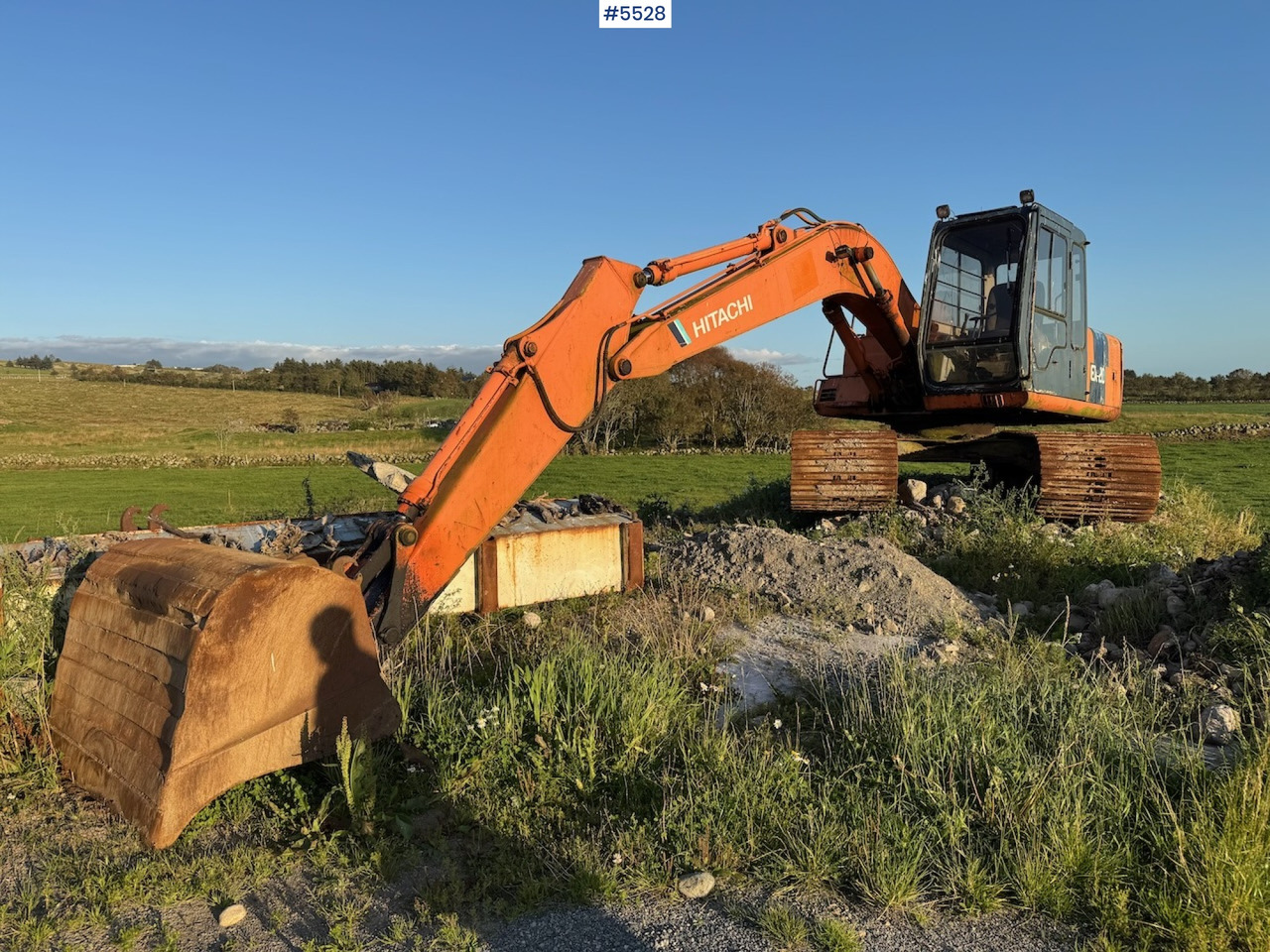 Hitachi EX 120-2. - Escavadeira: foto 1 Hitachi EX 120-2. - Escavadeira: foto 1