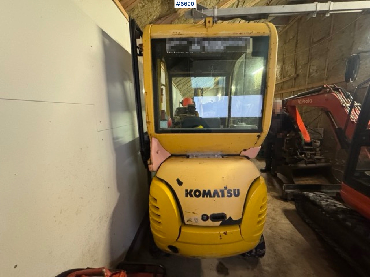 Komatsu PC15R excavator with 2 buckets! - Escavadeira: foto 5 Komatsu PC15R excavator with 2 buckets! - Escavadeira: foto 5