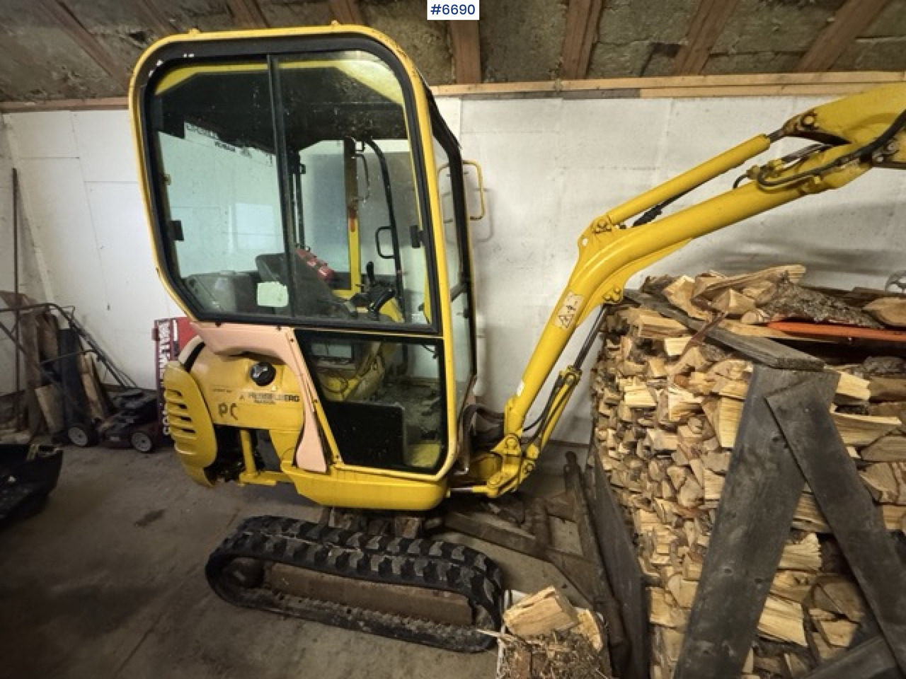 Komatsu PC15R excavator with 2 buckets! - Escavadeira: foto 2 Komatsu PC15R excavator with 2 buckets! - Escavadeira: foto 2