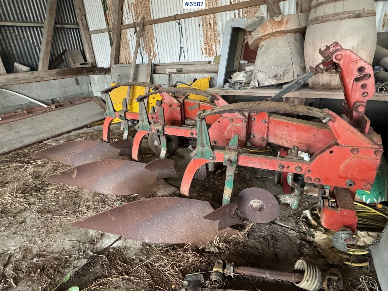 Kverneland 3-furrow plough - Maquina para lavrar a terra: foto 4 Kverneland 3-furrow plough - Maquina para lavrar a terra: foto 4