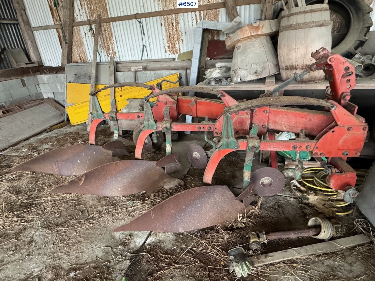 Kverneland 3-furrow plough - Maquina para lavrar a terra: foto 5 Kverneland 3-furrow plough - Maquina para lavrar a terra: foto 5