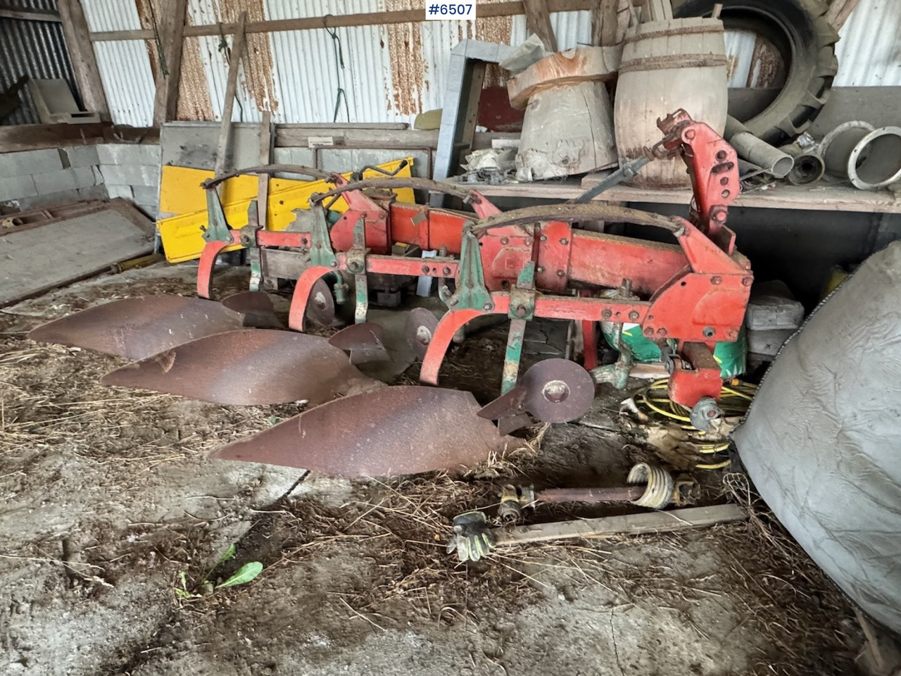 Kverneland 3-furrow plough - Maquina para lavrar a terra: foto 3 Kverneland 3-furrow plough - Maquina para lavrar a terra: foto 3