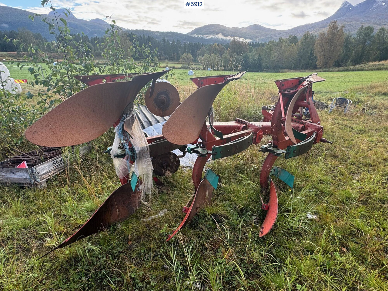 Kverneland 3-furrow reversible plough - Maquina para lavrar a terra: foto 1 Kverneland 3-furrow reversible plough - Maquina para lavrar a terra: foto 1