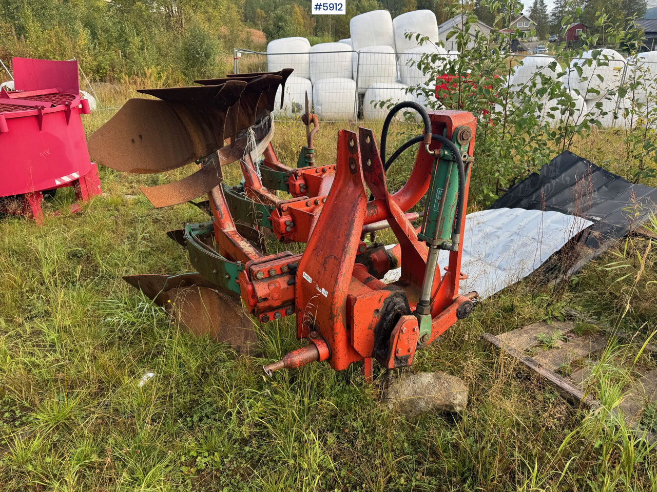 Kverneland 3-furrow reversible plough - Maquina para lavrar a terra: foto 4 Kverneland 3-furrow reversible plough - Maquina para lavrar a terra: foto 4