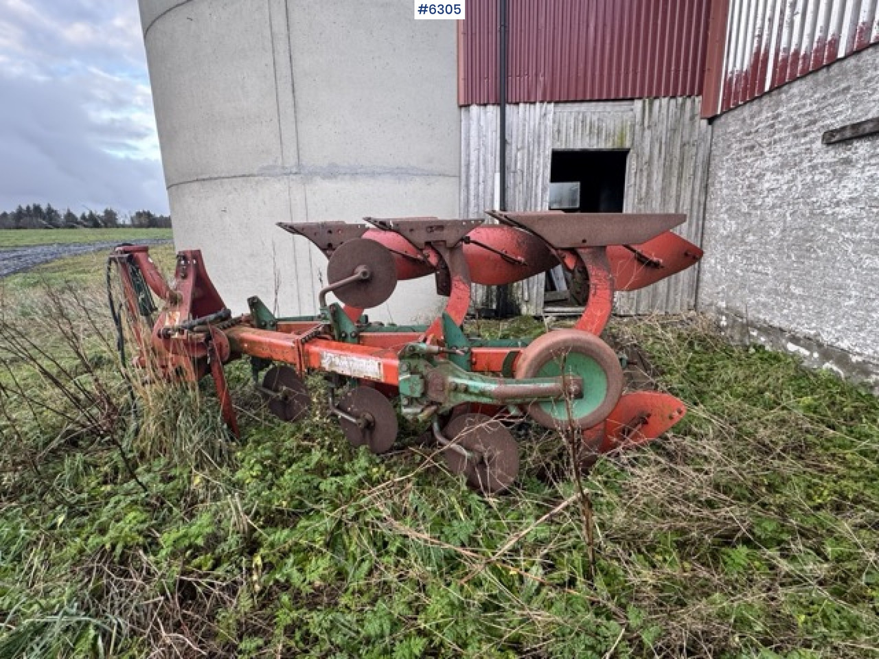 Kverneland 3-furrow reversible plough - Maquina para lavrar a terra: foto 1 Kverneland 3-furrow reversible plough - Maquina para lavrar a terra: foto 1